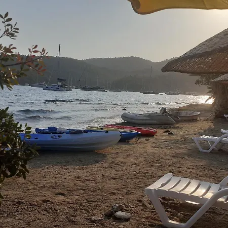 Feslegenbuku Ahsap Evler Hotel Bozalan