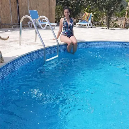 Hotel Feslegenbuku Ahsap Evler *