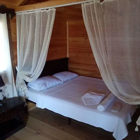 Feslegenbuku Ahsap Evler Hotel