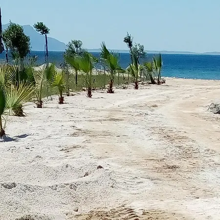 Feslegenbuku Ahsap Evler Hotel *