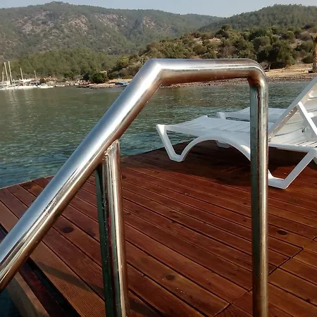 Hotel Feslegenbuku Ahsap Evler *