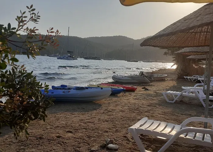 Feslegenbuku Ahsap Evler Отель Bozalan