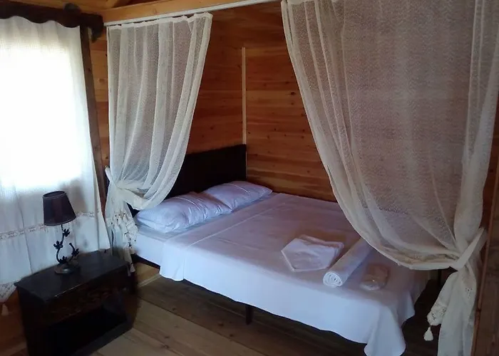 Feslegenbuku Ahsap Evler Отель